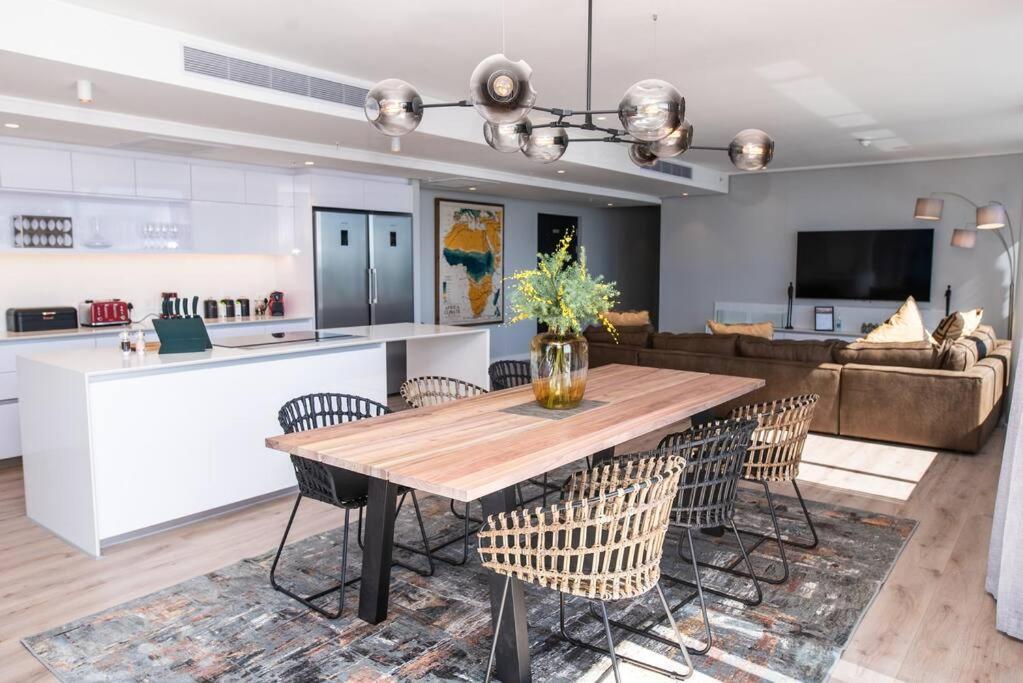 Magnificent Penthouse With Breathtaking Views *